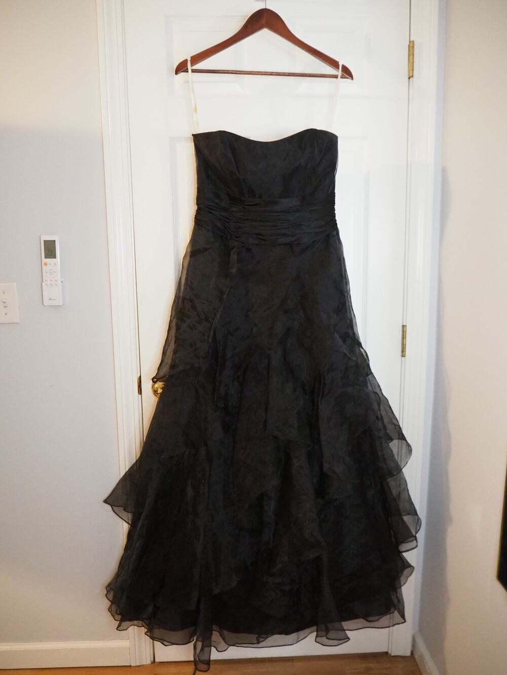 David's Bridal Black Strapless Organza Gown Formal Prom Dress Size 10 F14196